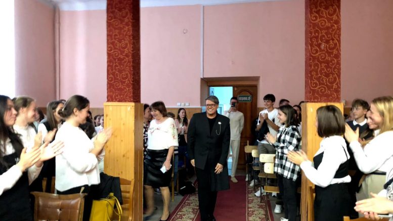 Fuego, premiat la un liceu pentru copii